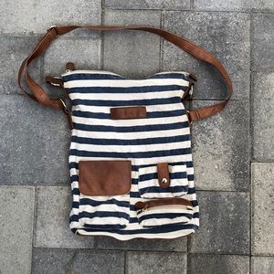 American eagle shoulder bag